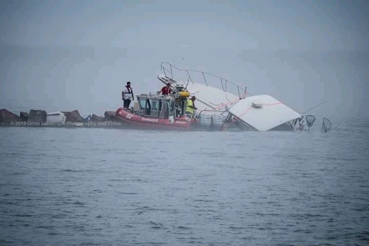 photo of the vessel after collision break wall