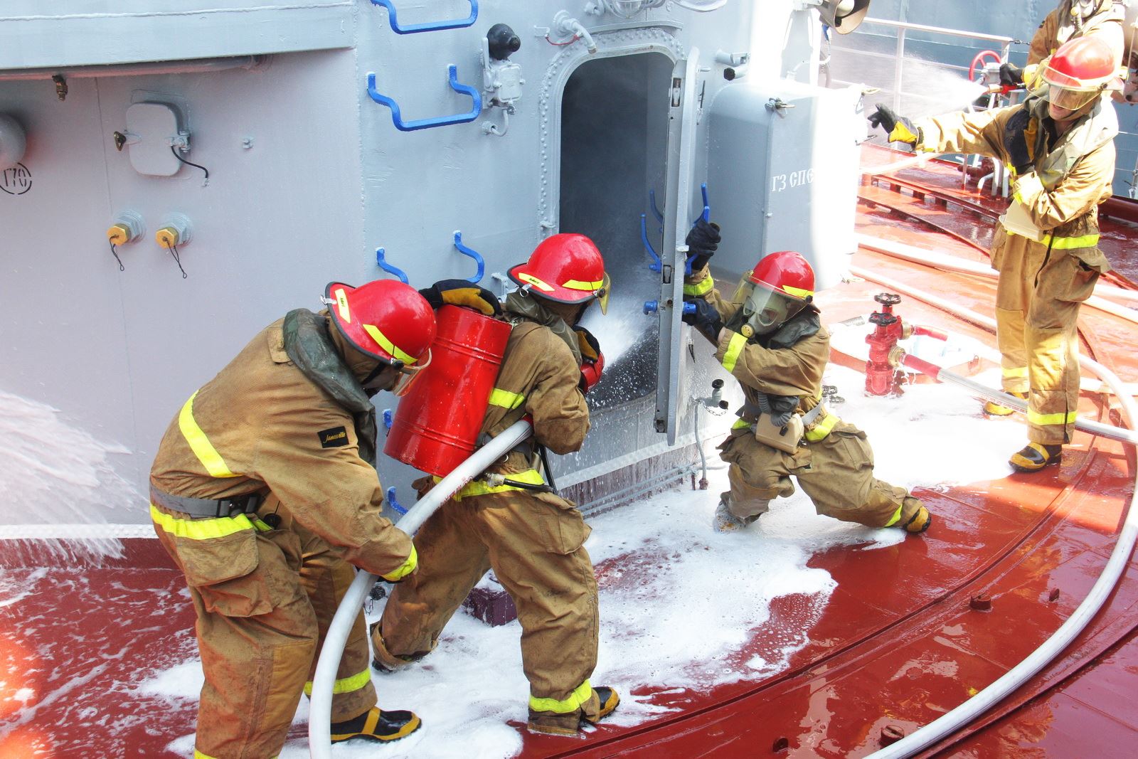 ship's fire extinguishing